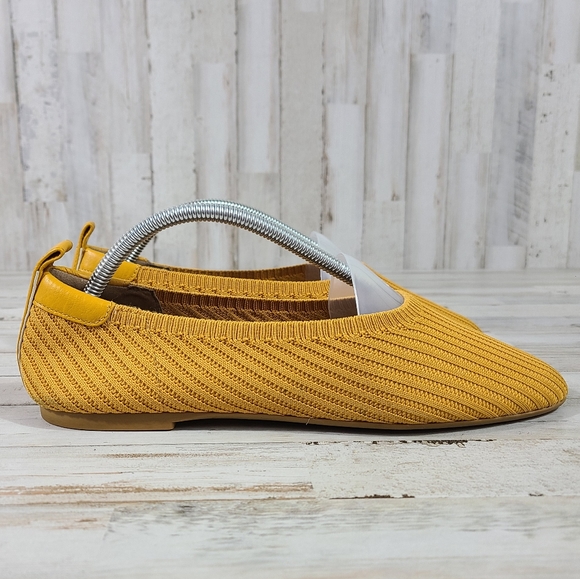 Everlane The Day Glove in ReKnit Mustard Flats - Picture 2 of 9